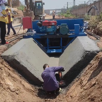 梯形渠道現(xiàn)澆機(jī)梯形水渠一次成型機(jī)混凝土水渠滑模機(jī)水渠機(jī)