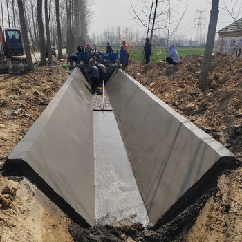 邊溝自動(dòng)成型機(jī)水渠成型機(jī)滑模機(jī)按需制作防滲渠成型機(jī)水渠成型機(jī)