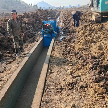 水利排水溝滑模機(jī)混凝土渠道襯砌機(jī)液壓水渠成型機(jī)廠家供應(yīng)