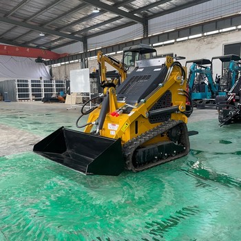 山東滑移裝載機(jī)360度旋轉(zhuǎn)建筑工地用滑移小鏟車廠家
