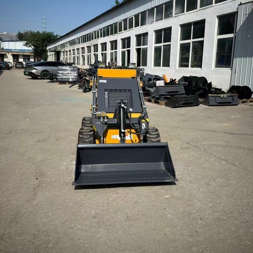 滑移裝載機(jī)輪式多種屬具四驅(qū)小鏟車多功能迷你工程滑移車