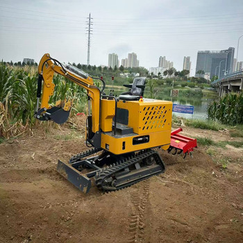 微挖水旱兩用耕地機(jī)乘坐履帶式挖機(jī)工程鏟斗多功能挖掘旋耕一體機(jī)