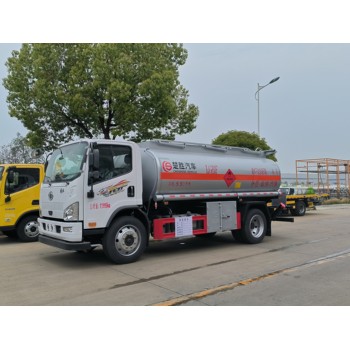 鄢陵縣東風多利卡10噸運油車經銷商