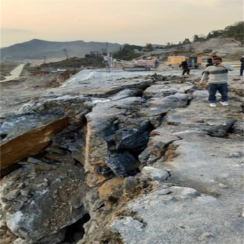 河南洛陽露天礦山開采化碳氣體爆破設備