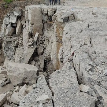 新疆五家渠山體平整氣體爆破一次性致裂管