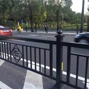道路交通安全防護(hù)圍欄加厚熱鍍鋅圓管焊接護(hù)欄