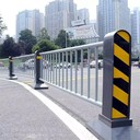 道路臨邊安全隔離護(hù)欄烤漆防銹路中車行道圍欄