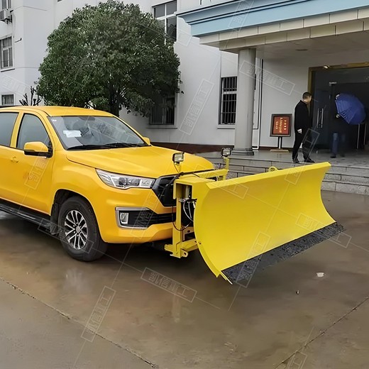 大型掃雪車(chē)多少錢(qián)一臺(tái)清雪滾刷