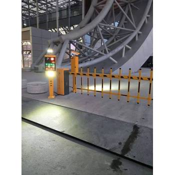 鶴山停車場(chǎng)管理系統(tǒng)，鶴山車牌識(shí)別系統(tǒng)，自動(dòng)識(shí)別車牌收費(fèi)門(mén)禁