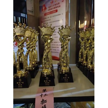 西安水晶獎杯批發刻字彩印上色水晶內雕工藝品