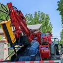 履帶式扒渣機復雜工況下的穩(wěn)定出渣液壓扒渣機價格