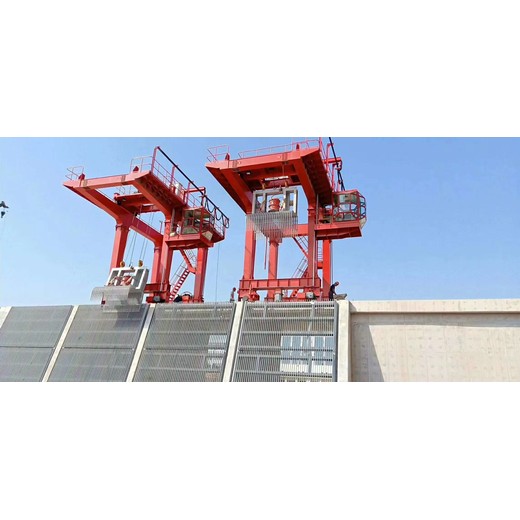 鎮(zhèn)江不銹鋼格柵清污機(jī)高鏈?zhǔn)礁駯徘逦蹤C(jī)用于泵站河道