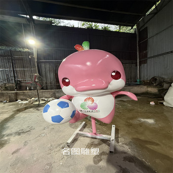廣州踢足球公仔雕塑玻璃鋼運(yùn)動(dòng)主題卡通雕塑