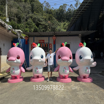 肇慶動(dòng)漫形象雕塑公園草地卡通玻璃鋼雕塑