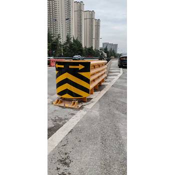 西安公路防撞緩沖墊沖擊墊TSTATB級高速公路可導向防撞墊廠家