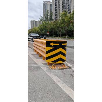 高速公路TS級可導向防撞墊高速匝道口防撞墊生產廠家