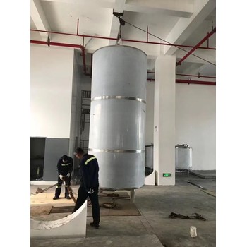 湖南啤酒廠大型精釀啤酒設(shè)備年產(chǎn)3000噸的啤酒設(shè)備