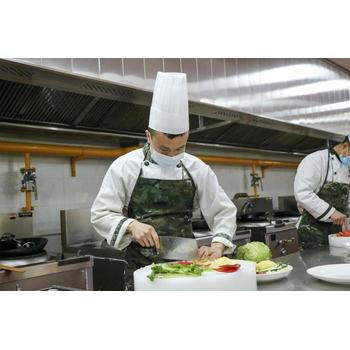 新疆塔城托里出國勞務高薪工作美國美甲師