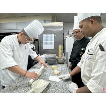 廣東梅州蕉嶺出國打工正規(guī)工簽