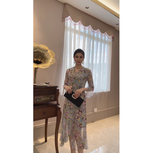 中大淑桑蠶絲連衣裙熹鳳齋品牌折扣女裝貨源供應(yīng)商批發(fā)