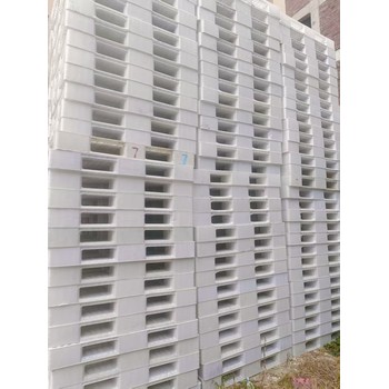 涵江塑料托盤二手塑膠卡板回收出售木托盤廠批發木棧板地牛叉車