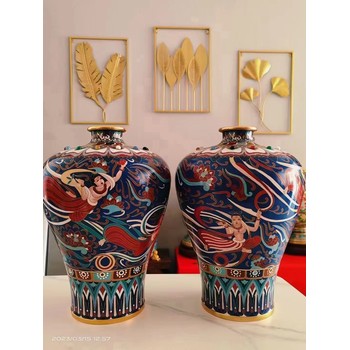 七彩飛天景泰藍(lán)瓶米振雄從藝60周年作品工美國(guó)禮中心出品