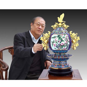 戴嘉林《吉祥萬代種子瓶》整體高61.5cm