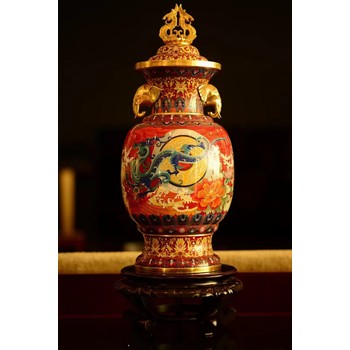 戴嘉林、張向東聯(lián)袂創(chuàng)作景泰藍(lán)盛世中華尊以青銅器中的尊為原型
