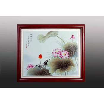 張松茂《和諧長(zhǎng)樂(lè)》粉彩瓷板畫(huà)采用釉上重工粉彩，純手工制坯