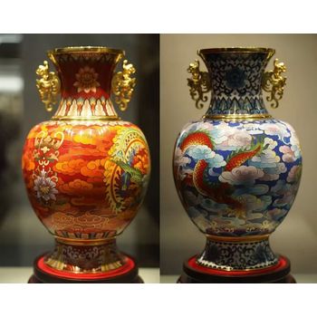 劉永森大師從藝70周年打造《運轉(zhuǎn)乾坤·龍鳳尊》青花粉彩轉(zhuǎn)心瓶