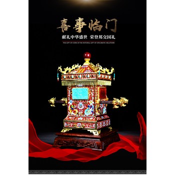 張同祿景泰藍(lán)《喜事臨門》花轎造型精巧