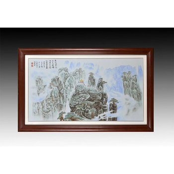 年逾耄耋的王錫良創(chuàng)作《黃山四千仞》瓷板畫
