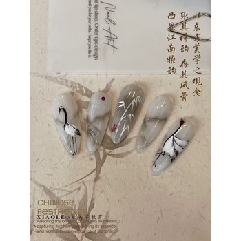 在大同學美甲貼甲片延長甲建構(gòu)網(wǎng)紅美甲來小樂美甲培訓