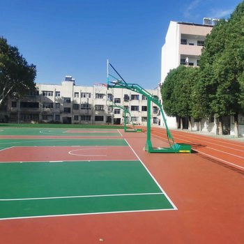 三明塑膠跑道施工_寧德籃球場施工_莆田足球場安裝工程