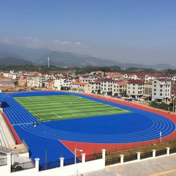 三明塑膠跑道施工_寧德籃球場施工_莆田足球場安裝工程