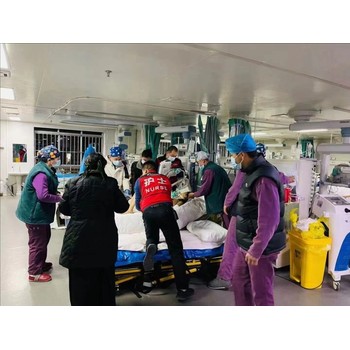 深圳負壓救護車出租/高鐵轉(zhuǎn)運病人/接送服務2025新通知