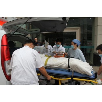 北京潤(rùn)興私人救護(hù)車(chē)租賃接送患者出院轉(zhuǎn)院全國(guó)救護(hù)團(tuán)隊(duì)
