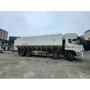 二手后八散裝飼料車(chē)轉讓