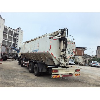 二手后八散裝飼料車(chē)轉讓