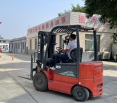 挖掘機(jī)培訓(xùn)學(xué)校學(xué)鏟車工培訓(xùn)叉車司機(jī)駕駛培訓(xùn)學(xué)電焊學(xué)習(xí)班