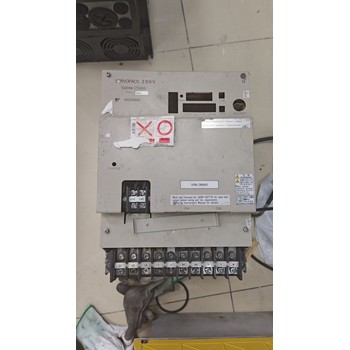維修11kw安川變頻器指示燈會(huì)閃爍/常亮CIMR-VB2A0040FAA