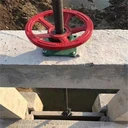 側(cè)搖式螺桿啟閉機(jī)的正確操作和維護(hù)