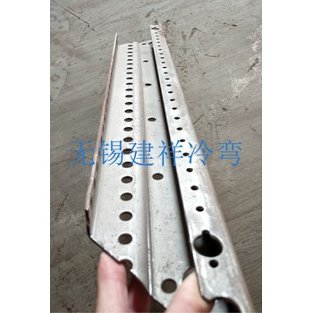 十一折型材生產(chǎn)線電氣柜冷彎機設(shè)備