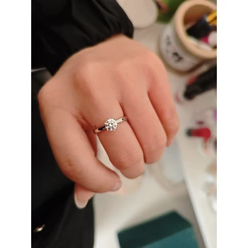 人生的枚鉆戒真的美到我了!