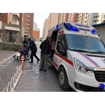 南陽潤興救護車高鐵護送-轉運接送患者服務快速抵達現(xiàn)場