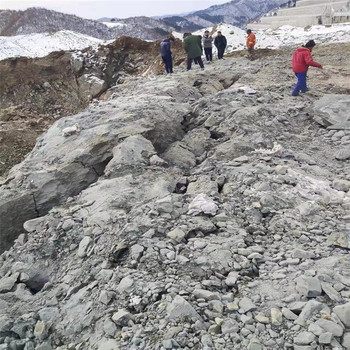 河南南陽露天采礦氣體爆破一次性致裂管產品