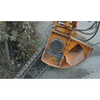 挖改液壓鏈?zhǔn)綆r石開溝機