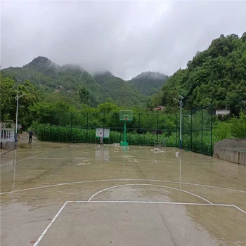 鶴崗菱形孔球場(chǎng)圍欄體育場(chǎng)護(hù)欄網(wǎng)種類(lèi)多樣