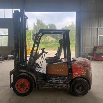 蒼山縣吊車出租蒼山縣高空車租賃自行式升降機(jī)出租