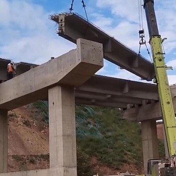 衡陽吊車租賃_3.5噸叉車出租_22米升降車租賃